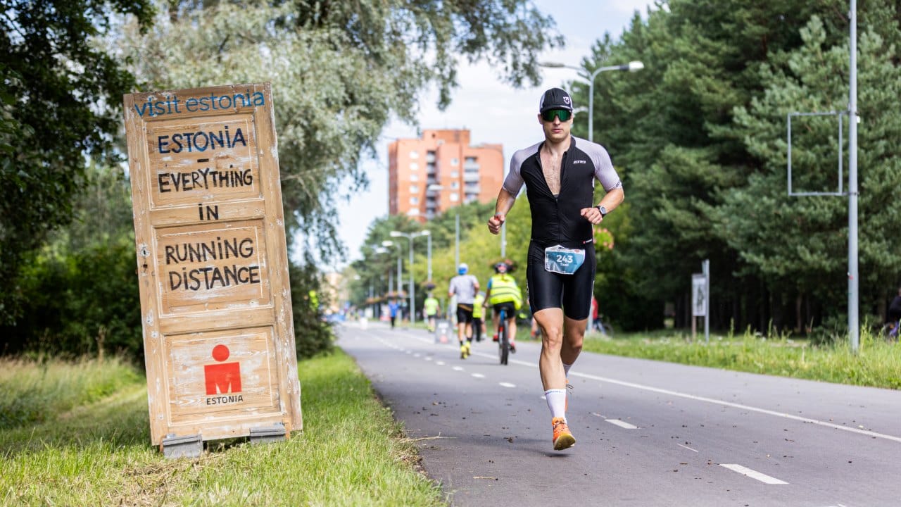 IRONMAN Tallinn age grouper on the run couse