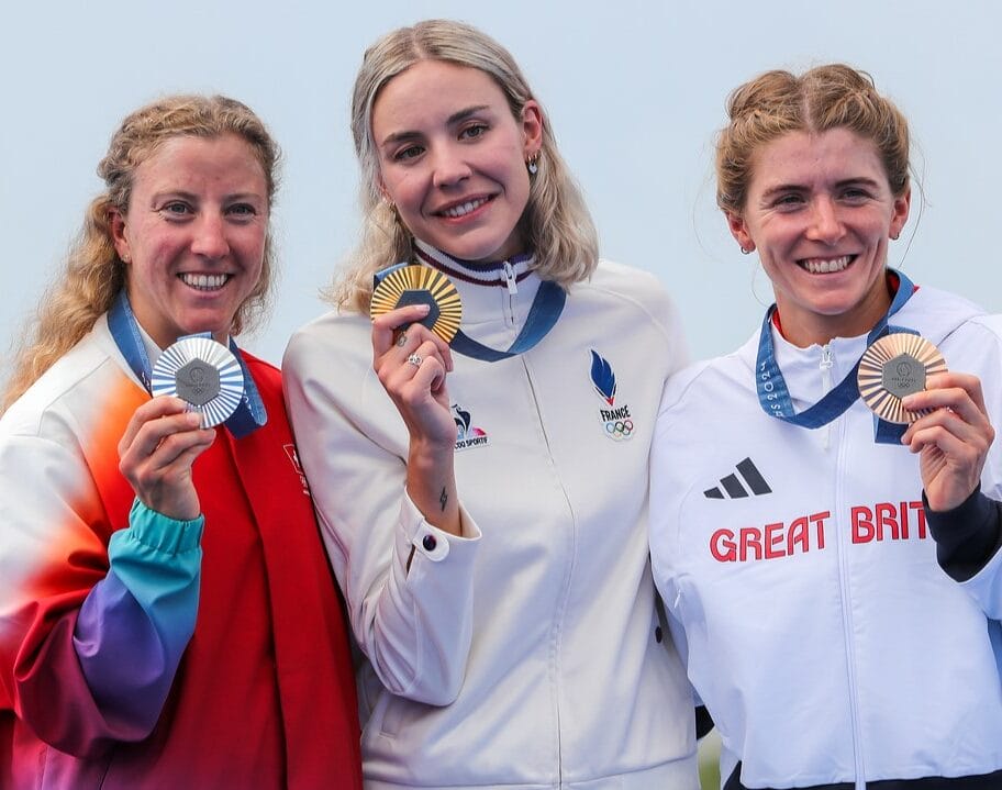 Paris 2024 Women's Triathlon podium - Cassandre Beaugrand, Julie Derron, Beth Potter
