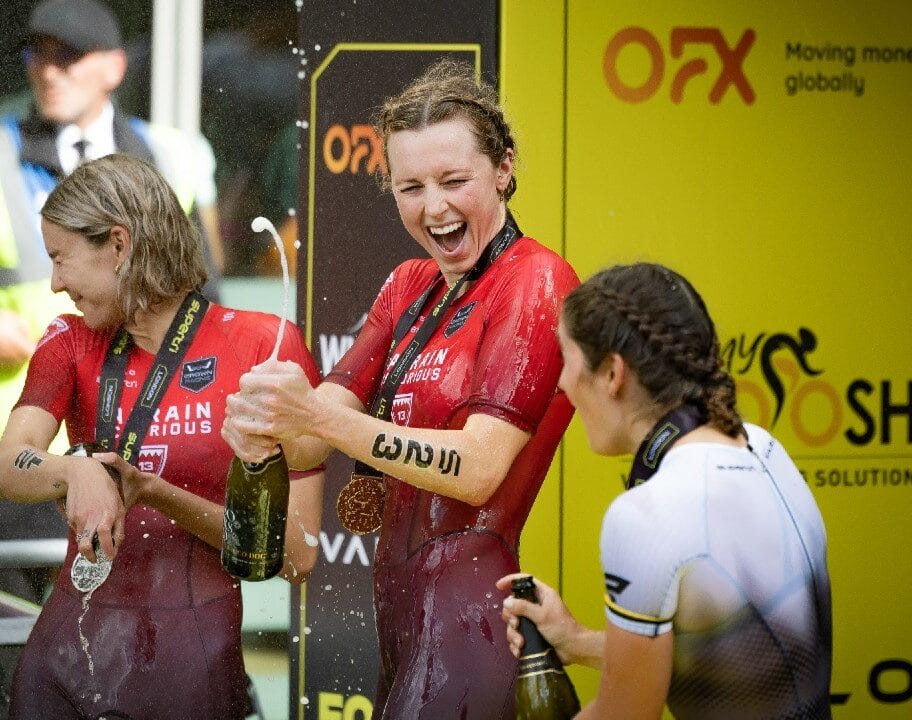 Georgia Taylor Brown Cassandre Beaugrand supertri podium London 2024