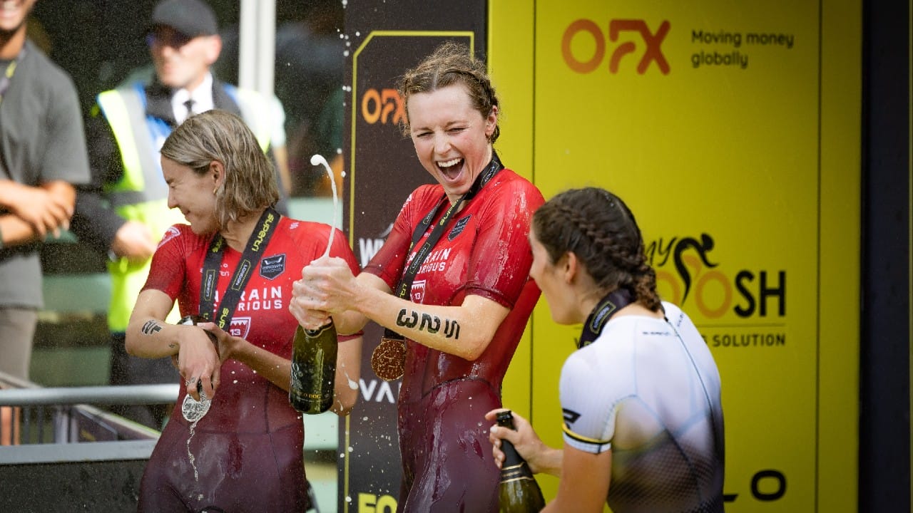 Georgia Taylor Brown Cassandre Beaugrand supertri podium London 2024