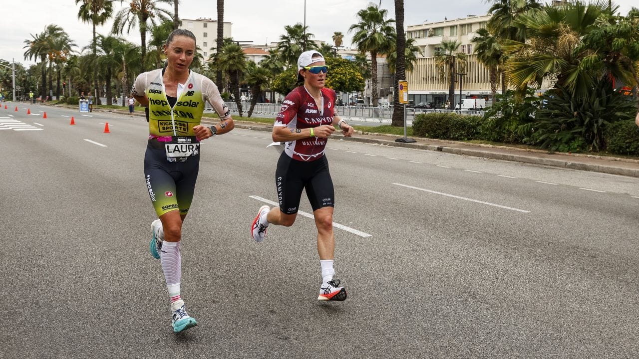 Laura Philipp and Kat Matthews on the run at the 2024 IRONMAN World Championship