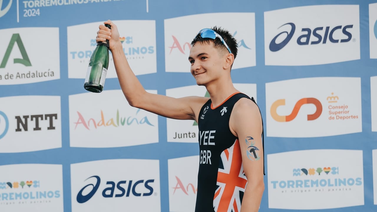 Alex Yee champagne WTCS Grand Final 2024 Torremolinos photo credit World Triathlon