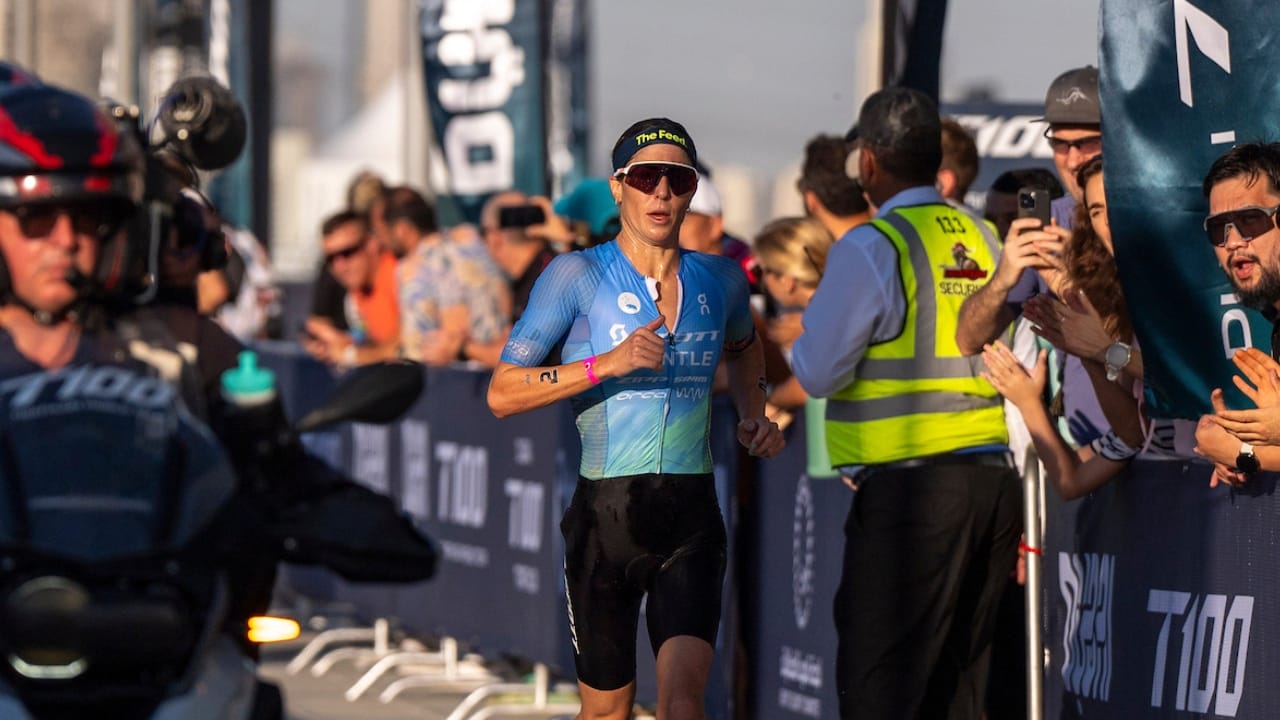 Ashleigh Gentle run at T100 Dubai 2024 photo credit PTO / T100