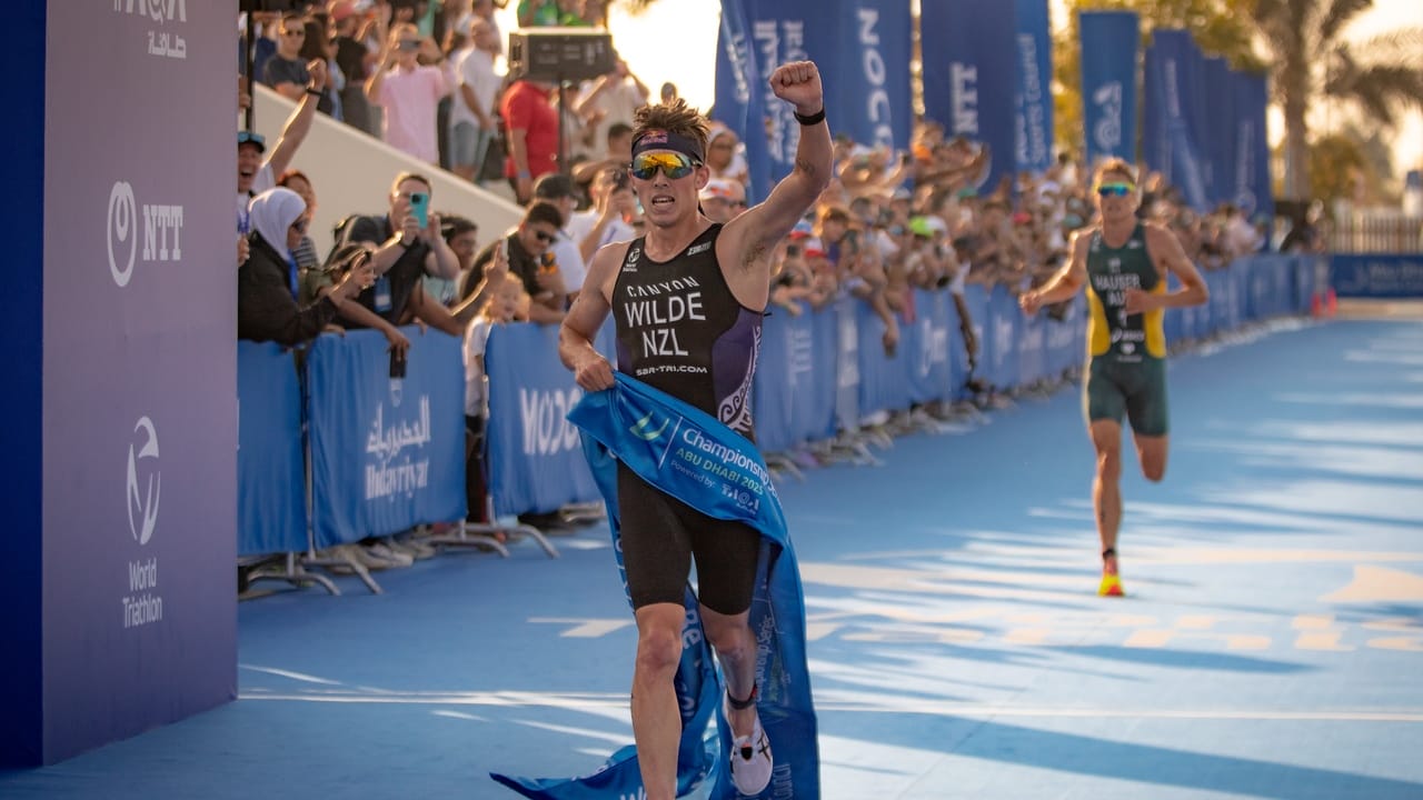 Hayden Wilde wins Abu Dhabi 2025 finish line photo credit World Triathlon