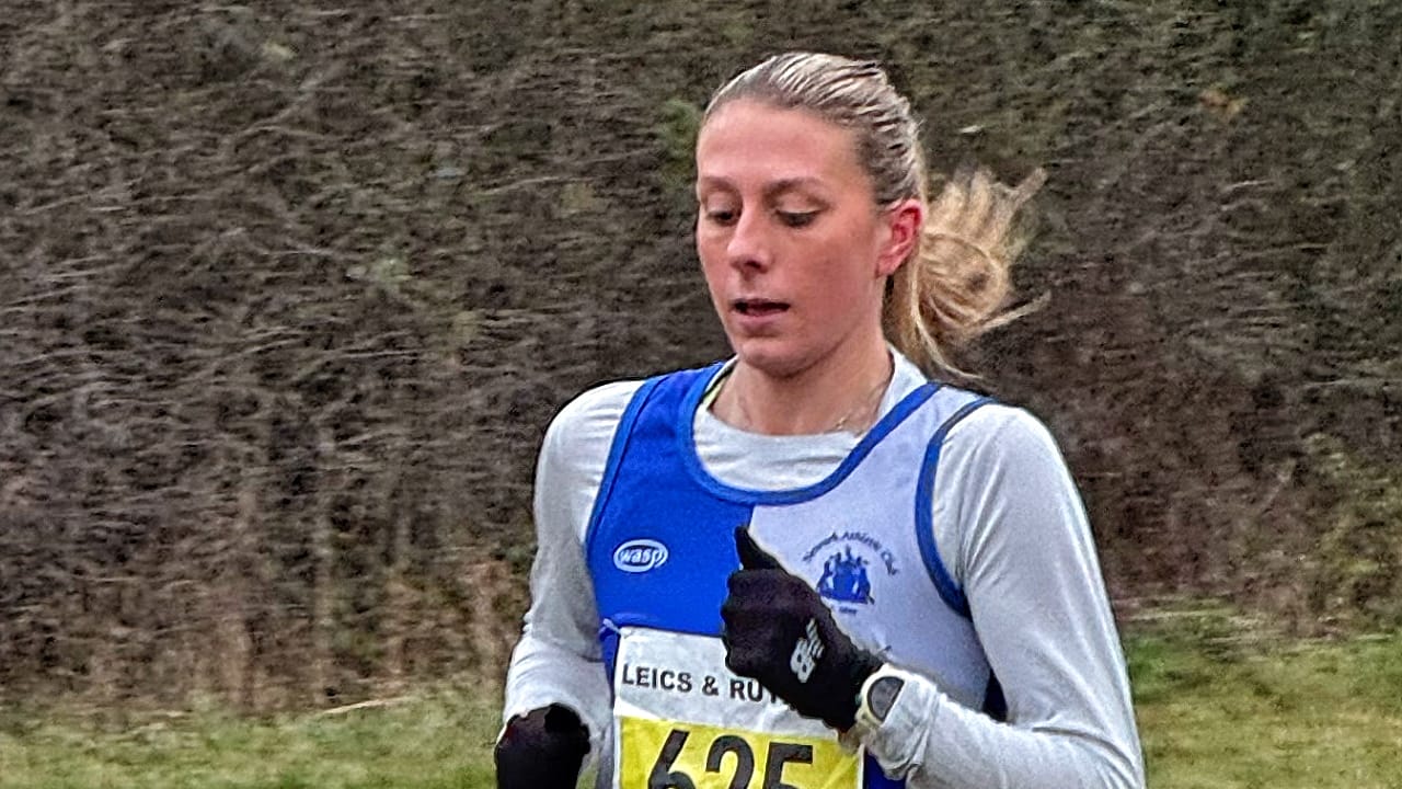 Olivia Mathias racing for Newark AC photo credit Duncan Shea-Simonds