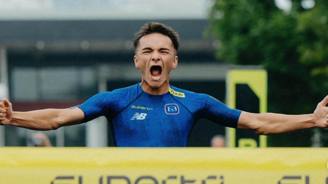 Alex Yee wins Super tri Toronto 2025