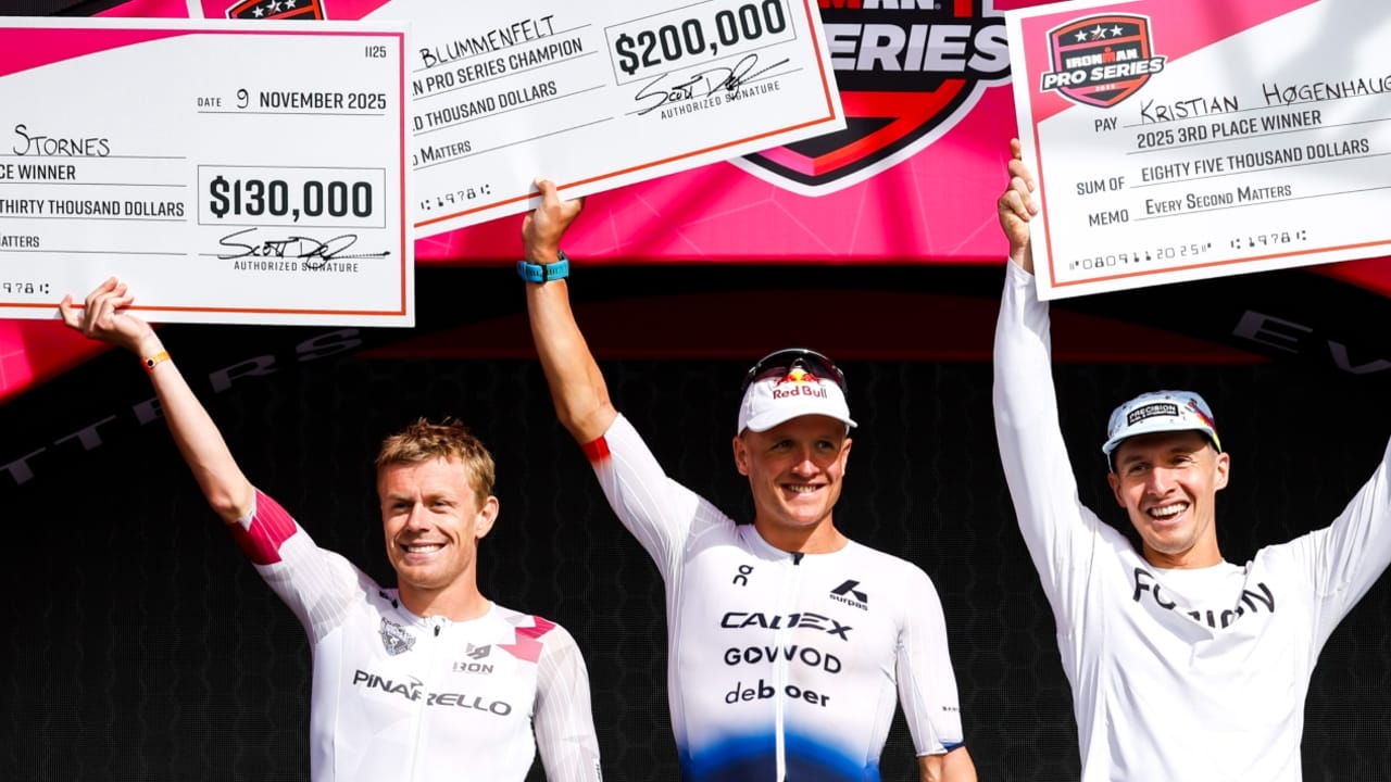 Blummenfelt Stornes Hogenhaug cheques IRONMAN Pro Series podium 2025